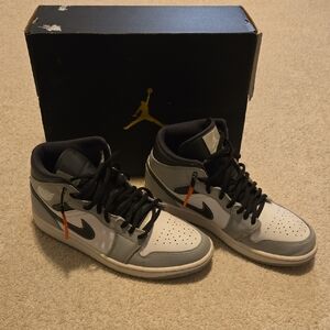 Air Jordan 1 Mid Light Smoke Gray Anthracite Mens Size 9 With Box